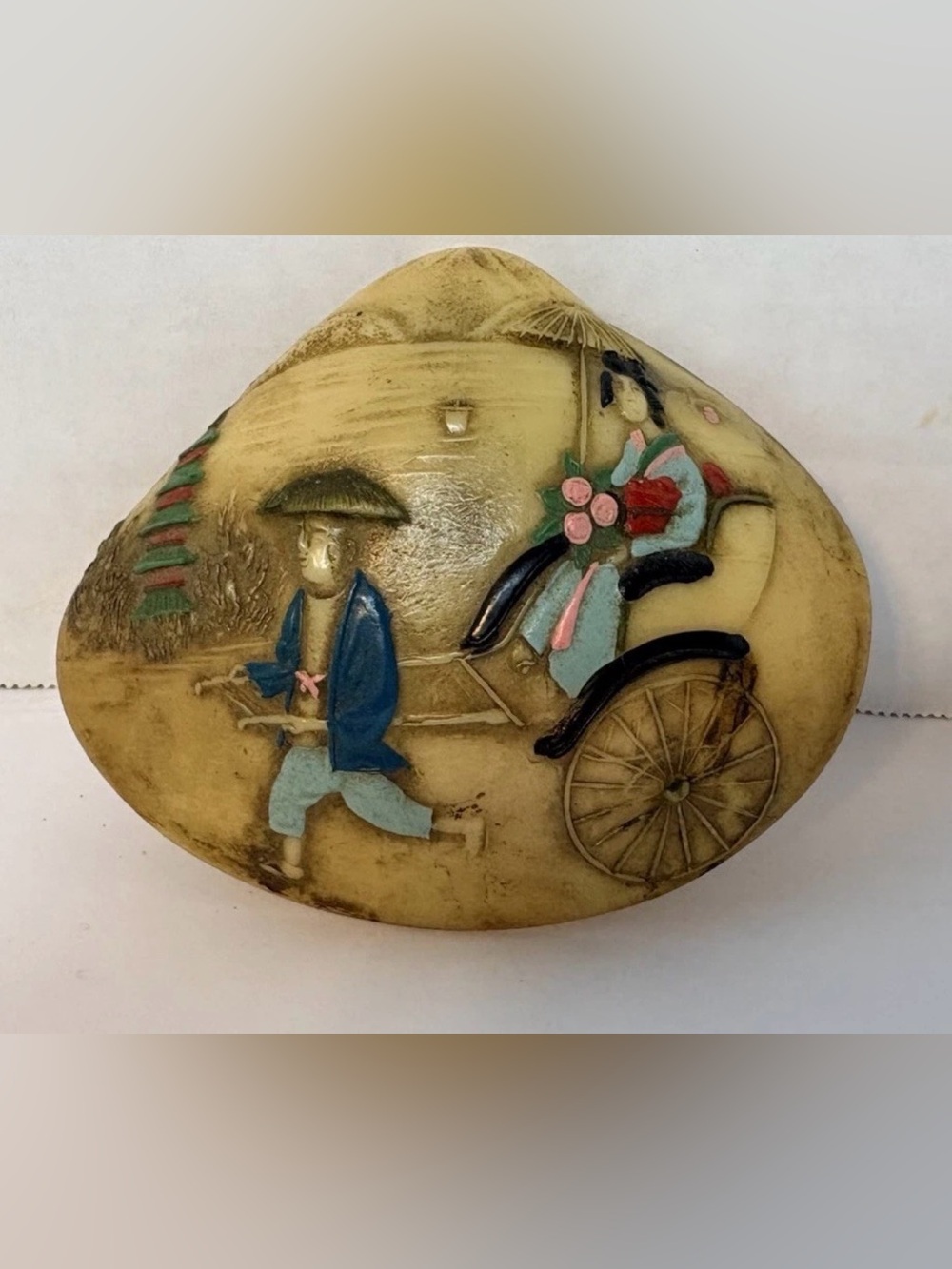 Vintage 1930s-1950s Japanese Celluloid Clam Shell Diorama Rickshaw Netsuke Style